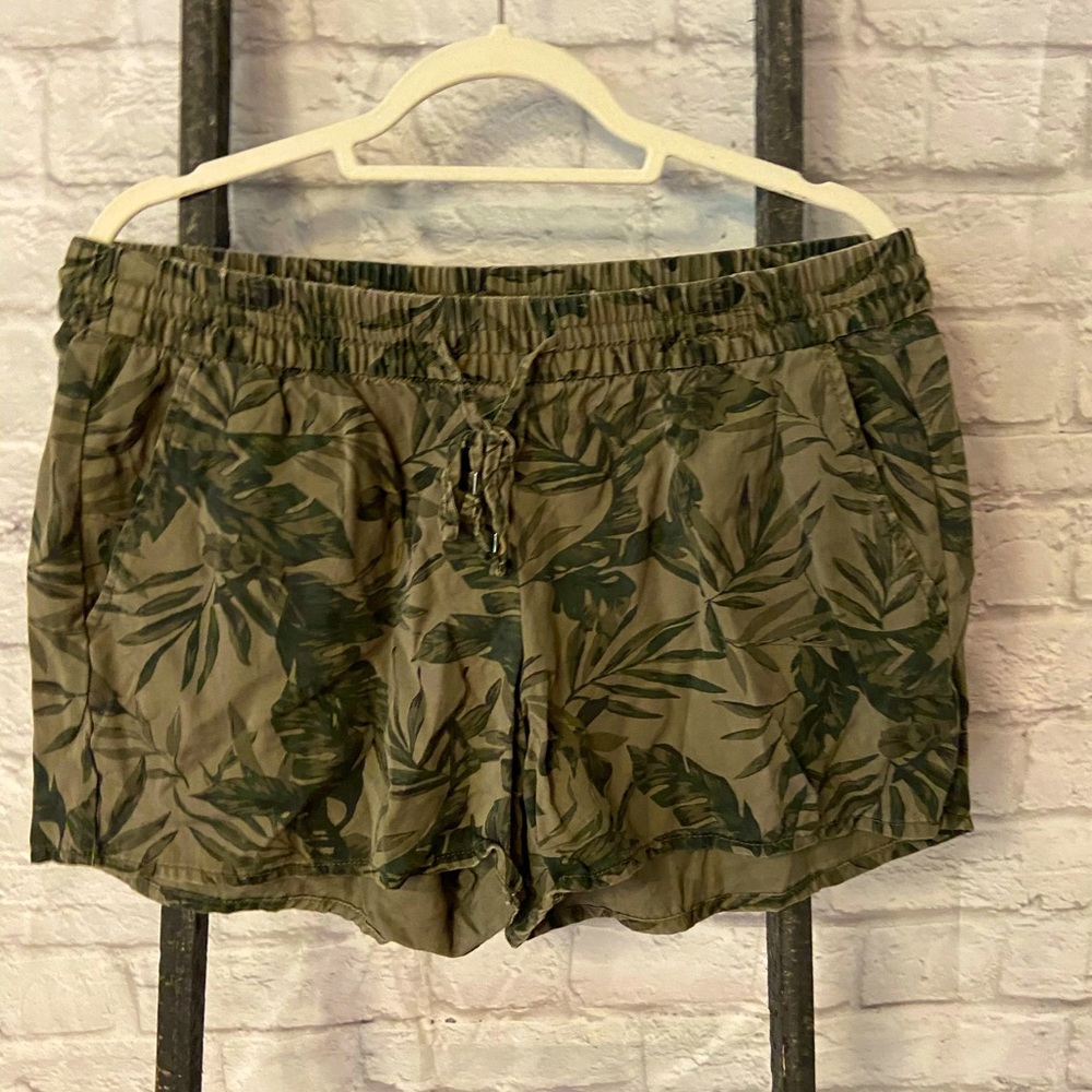 3 for $25 Old Navy tropical shorts